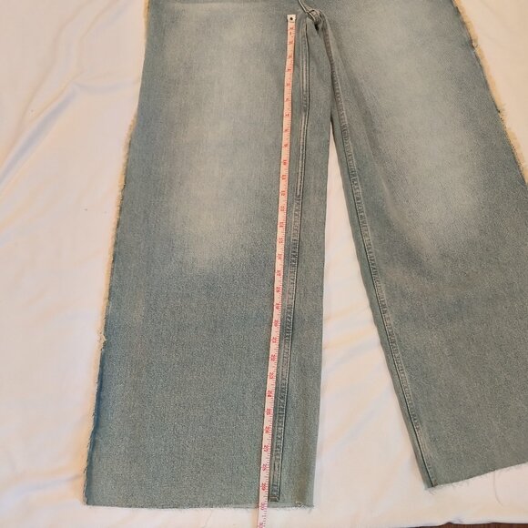Bershka NWT Frayed Hem Light Blue Jeans 100% Cotton Size 4 - Picture 6 of 8